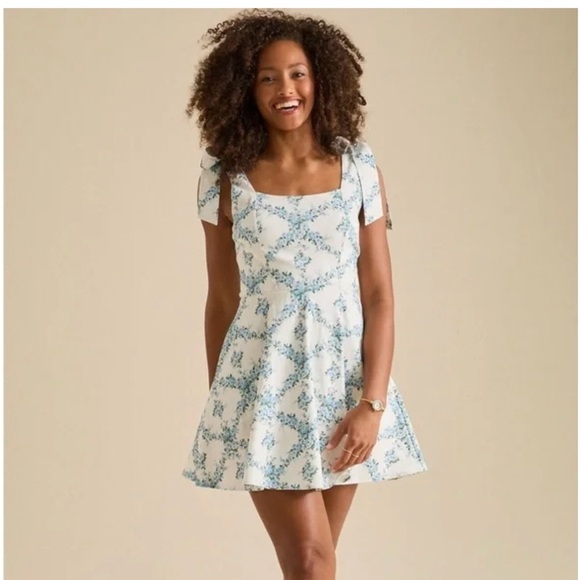 Altar'd State Dresses & Skirts - Altrd State Floral Blue and White Dress with bows on straps. Woman’s L(8/10)